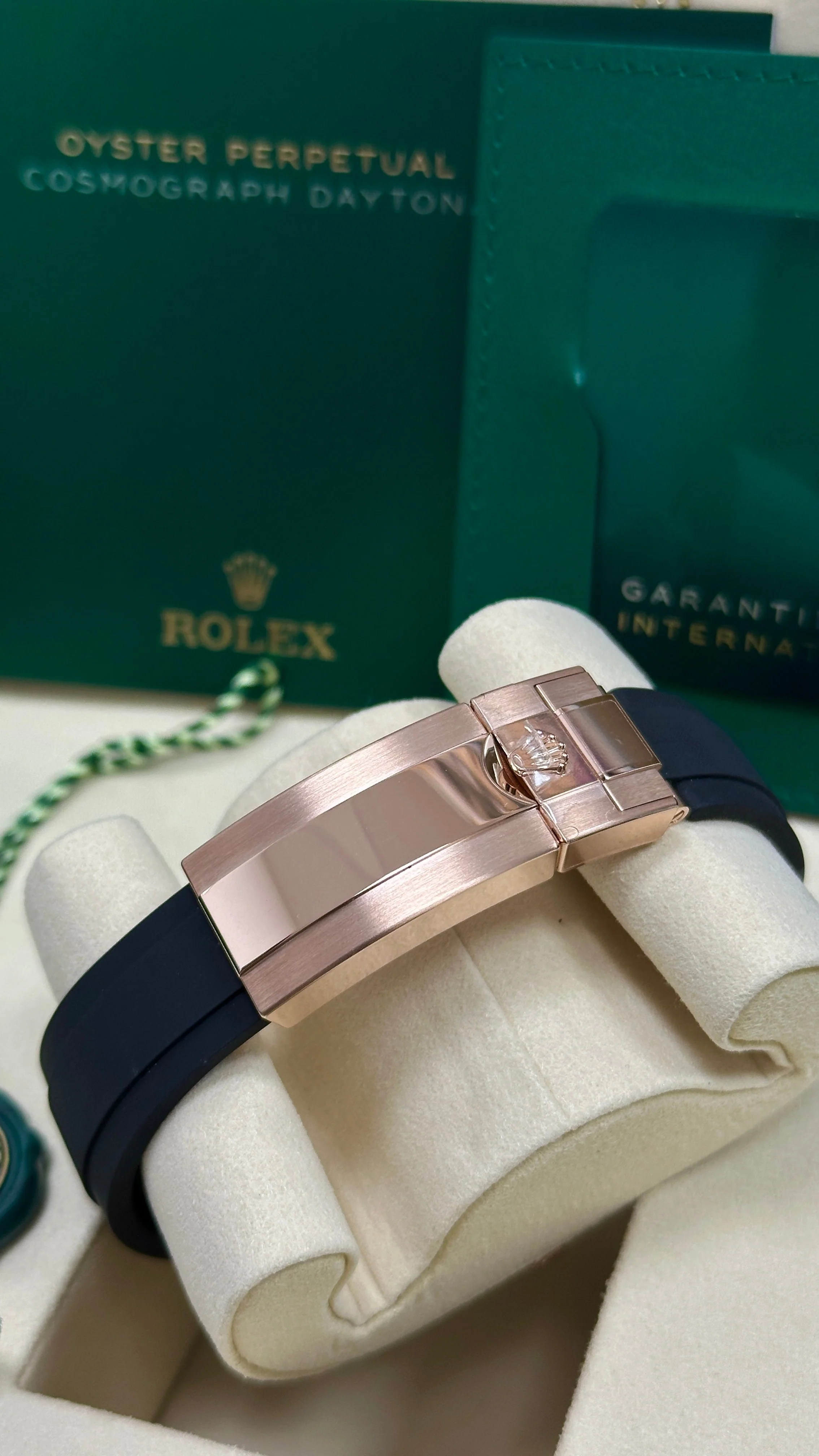 Rolex Cosmograph Daytona 40mm Everose Gold Chocolate Index Dial Black Ceramic Bezel Oysterflex 126515LN – New 2025 / 2026 - Image 4