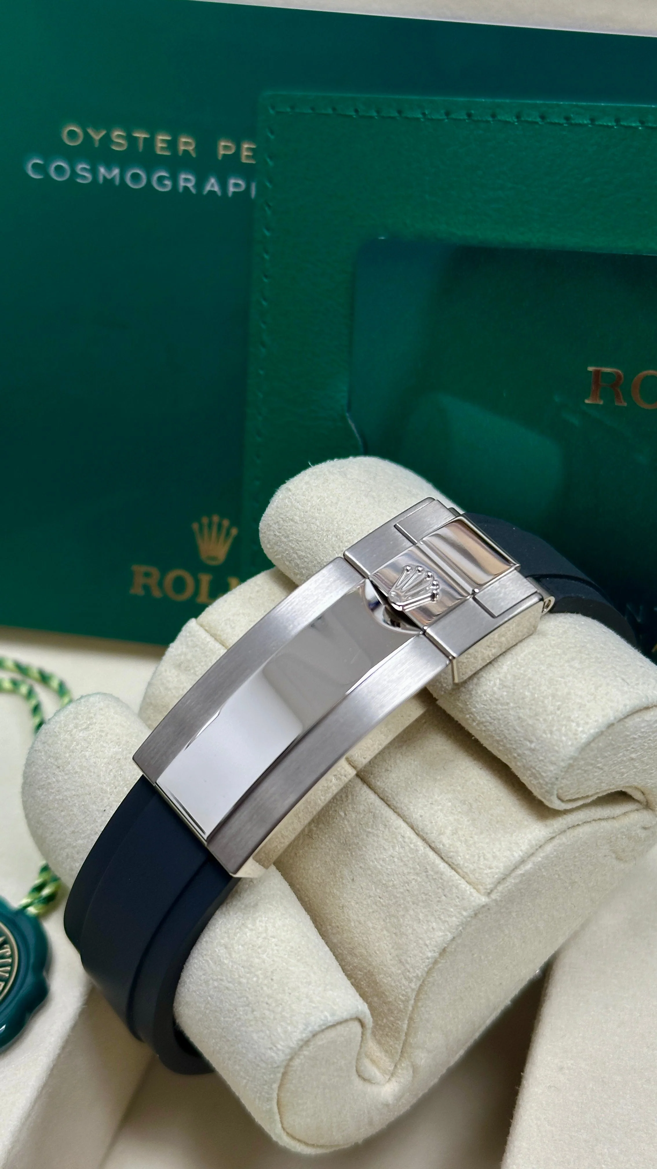 Rolex Cosmograph Daytona 40mm White Gold Black Diamond Dial Oysterflex 126519LN – New 2025 - Image 4