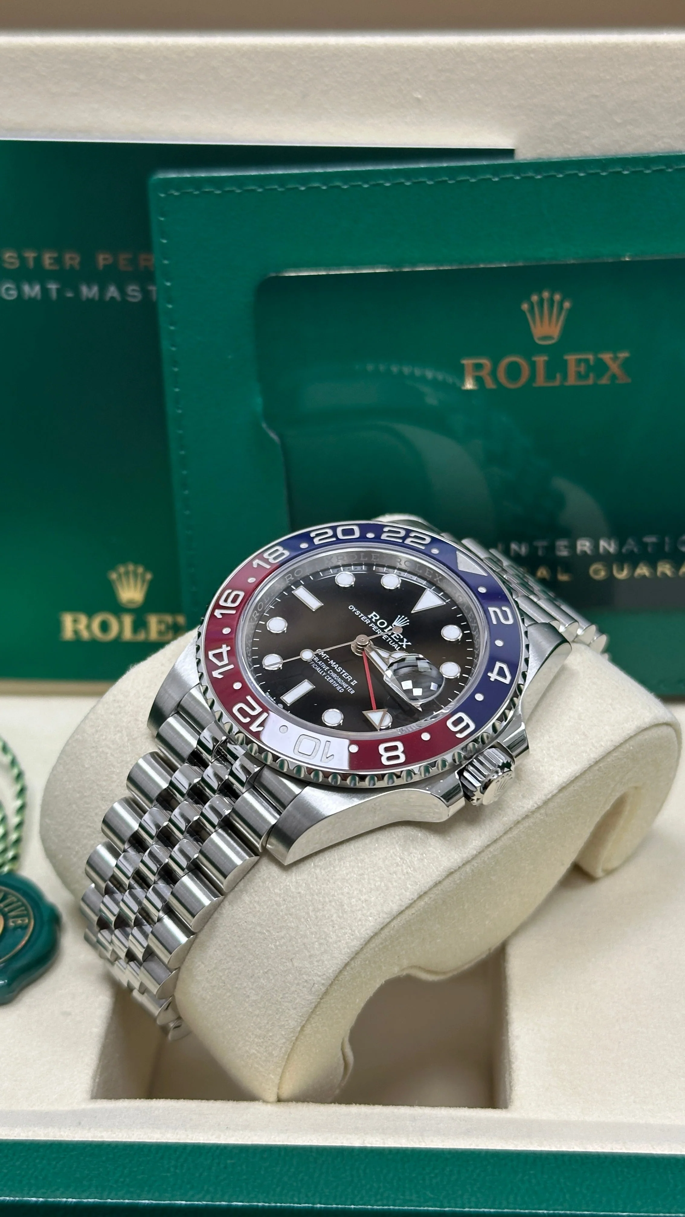 Rolex GMT-Master II "Pepsi" 40mm Black Dial Blue and Red Bezel Jubilee Bracelet 126710BLRO – New 2025 / 2026 - Image 4