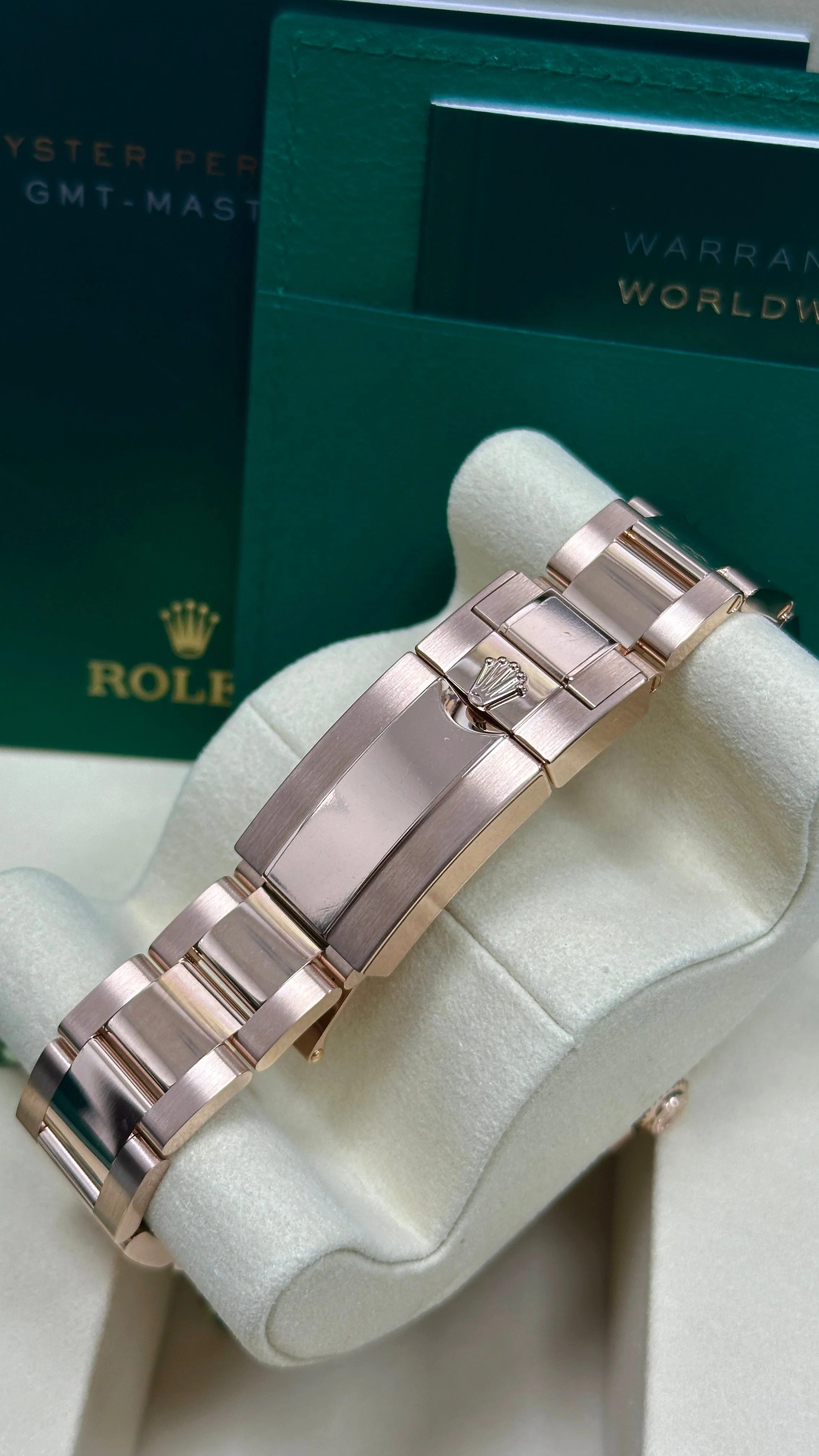 Rolex GMT-Master II "Root Beer" 40mm Everose Gold Tiger Iron Dial Brown and Black Bezel Oyster Bracelet 126715CHNR – New 2025 / 2026 - Image 4