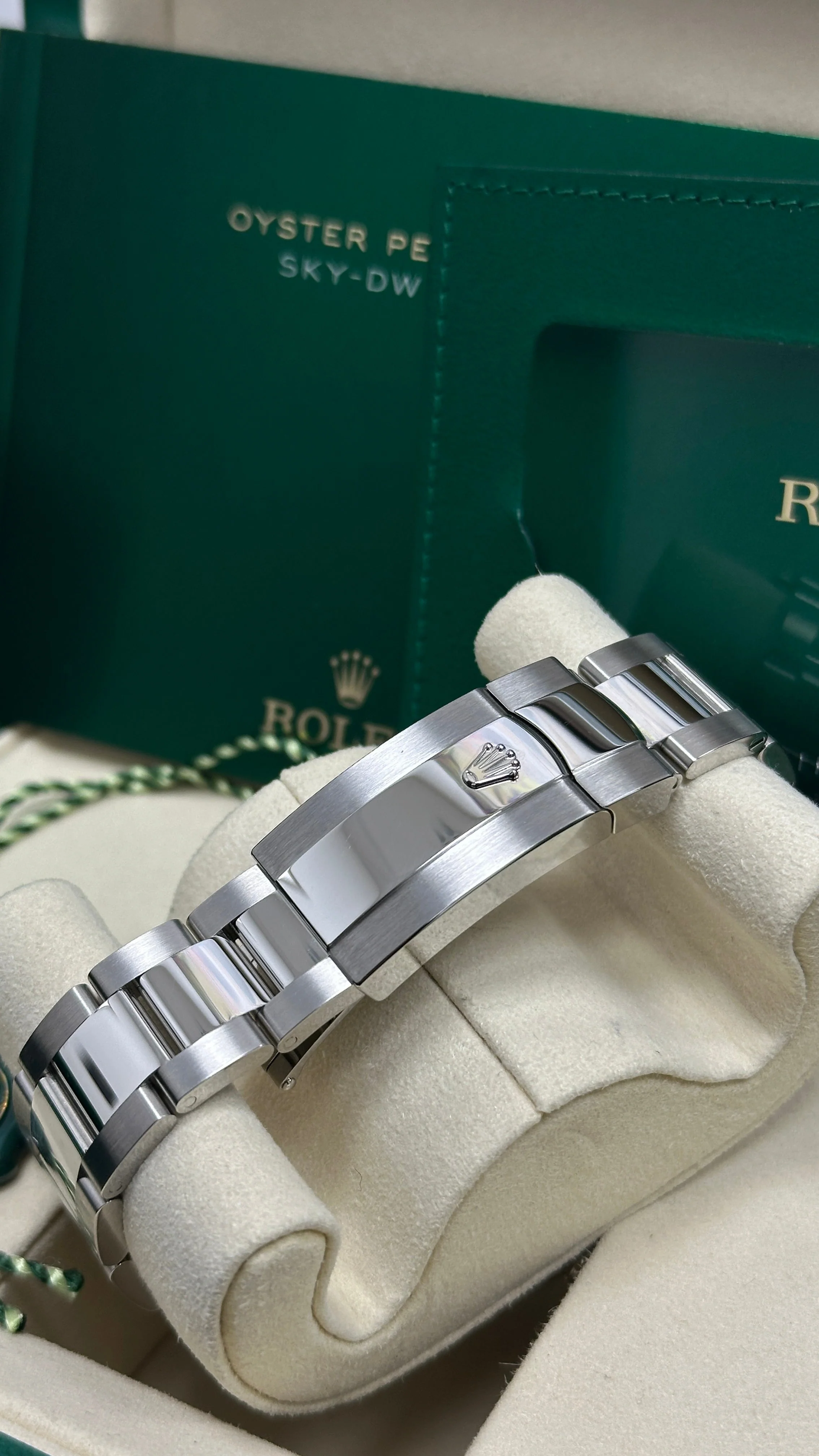 Rolex Sky-Dweller 42mm Black Dial Oyster Bracelet 336934 – New 2025 / 2026 - Image 4