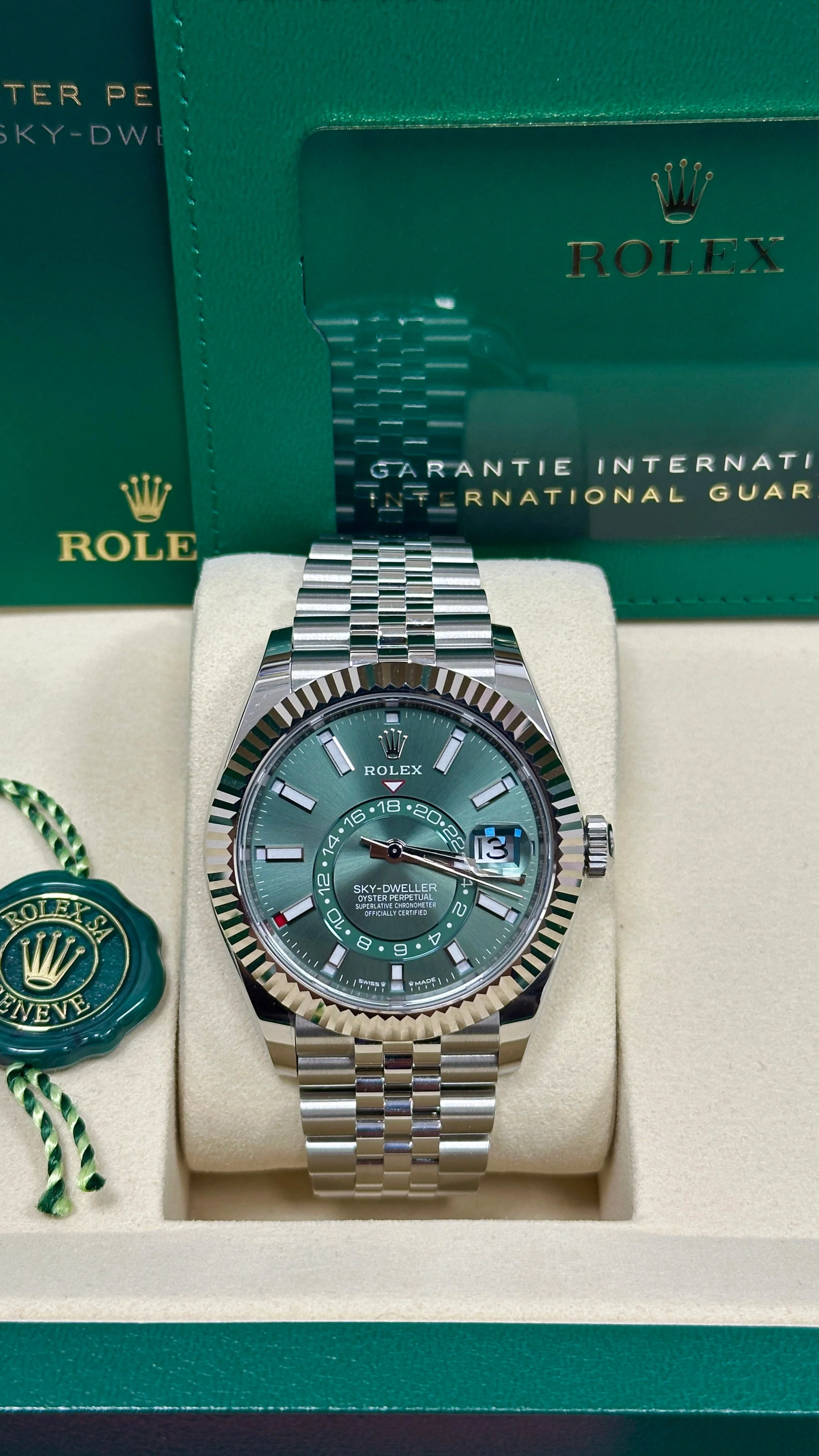Rolex Sky-Dweller 42mm Green Dial Jubilee Bracelet 336934 – New 2025 / 2026 - Image 3