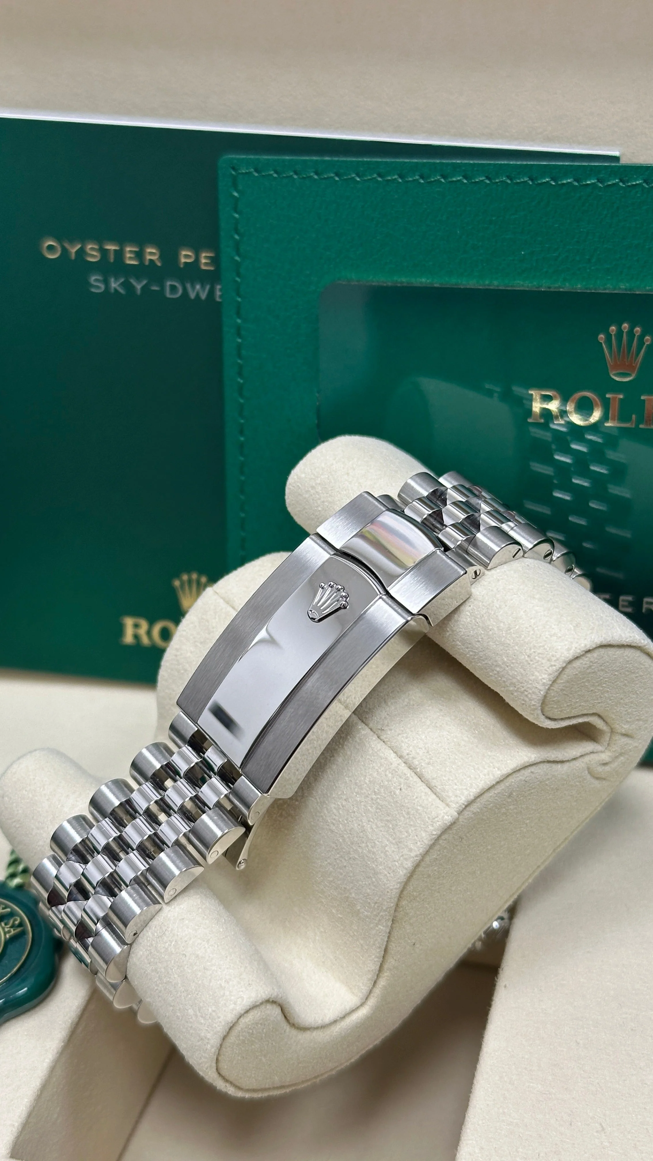 Rolex Sky-Dweller 42mm Green Dial Jubilee Bracelet 336934 – New 2025 / 2026 - Image 4