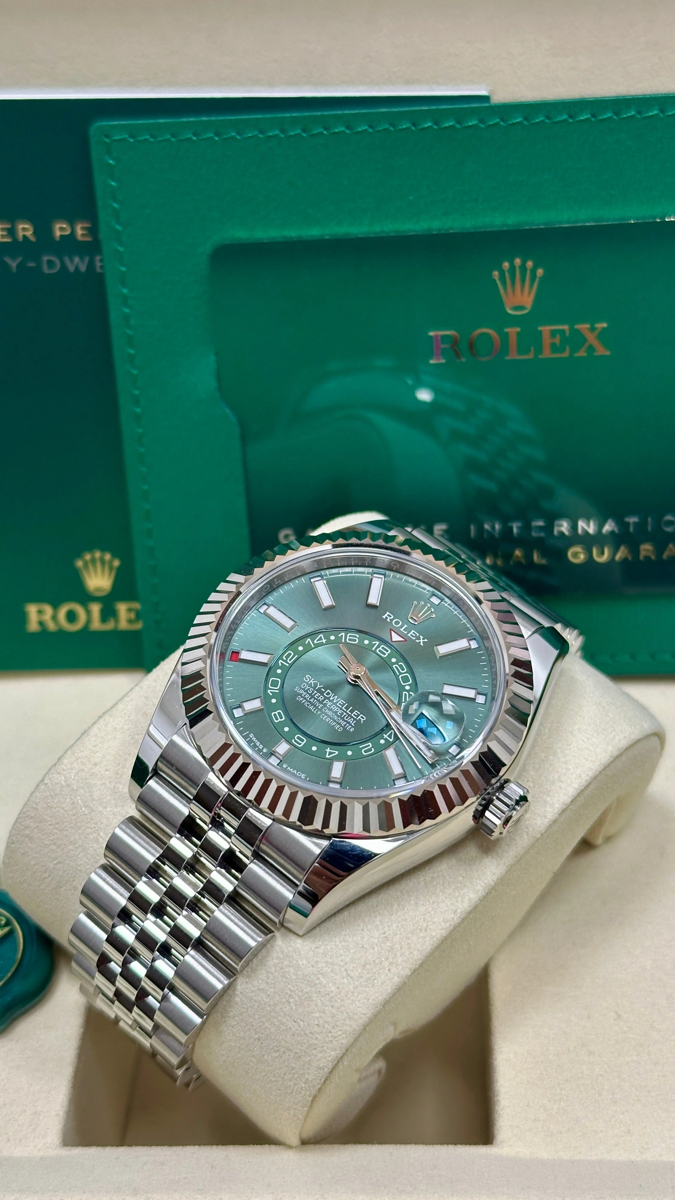 Rolex Sky-Dweller 42mm Green Dial Jubilee Bracelet 336934 – New 2025 / 2026 - Image 5
