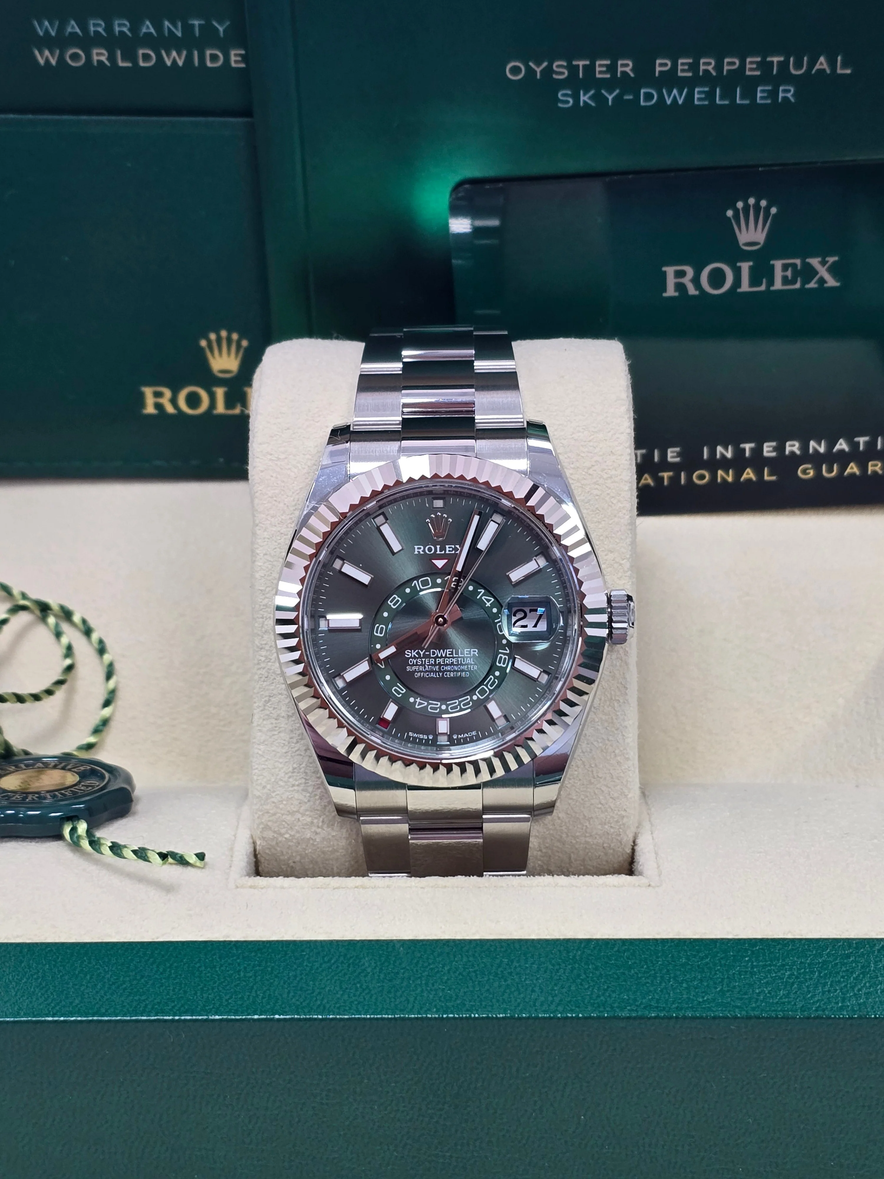 Rolex Sky-Dweller 42mm Green Dial Oyster Bracelet 336934 – New 2025 / 2026 - Image 4