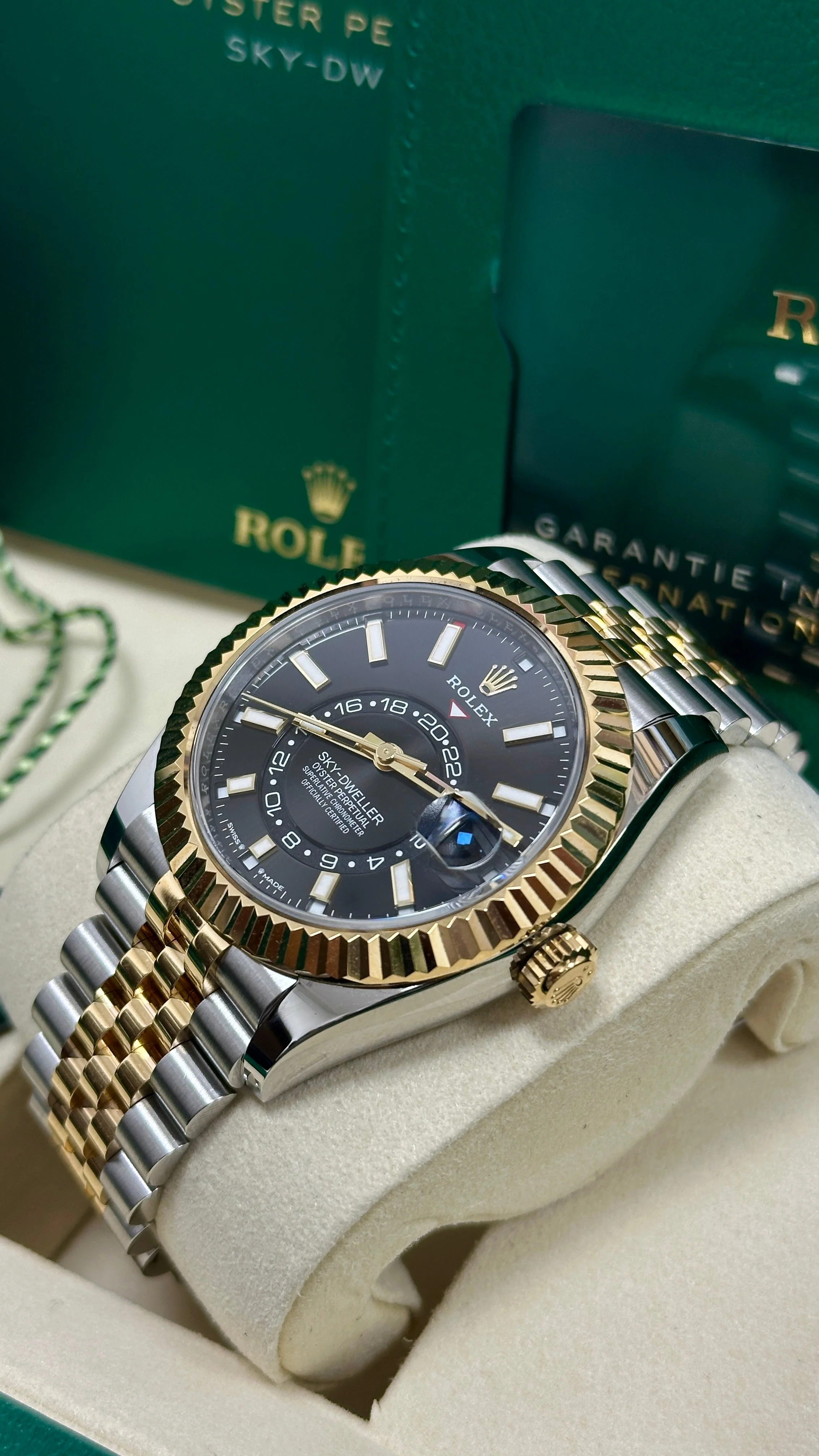 Rolex Sky-Dweller 42mm Two-Tone Yellow Gold Black Dial Jubilee Bracelet 336933 – New 2025 / 2026 - Image 5