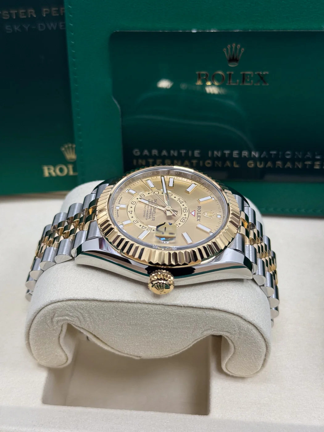 Rolex Sky-Dweller 42mm Two-Tone Yellow Gold Champagne Dial Jubilee Bracelet 336933 – 2023 - Image 4