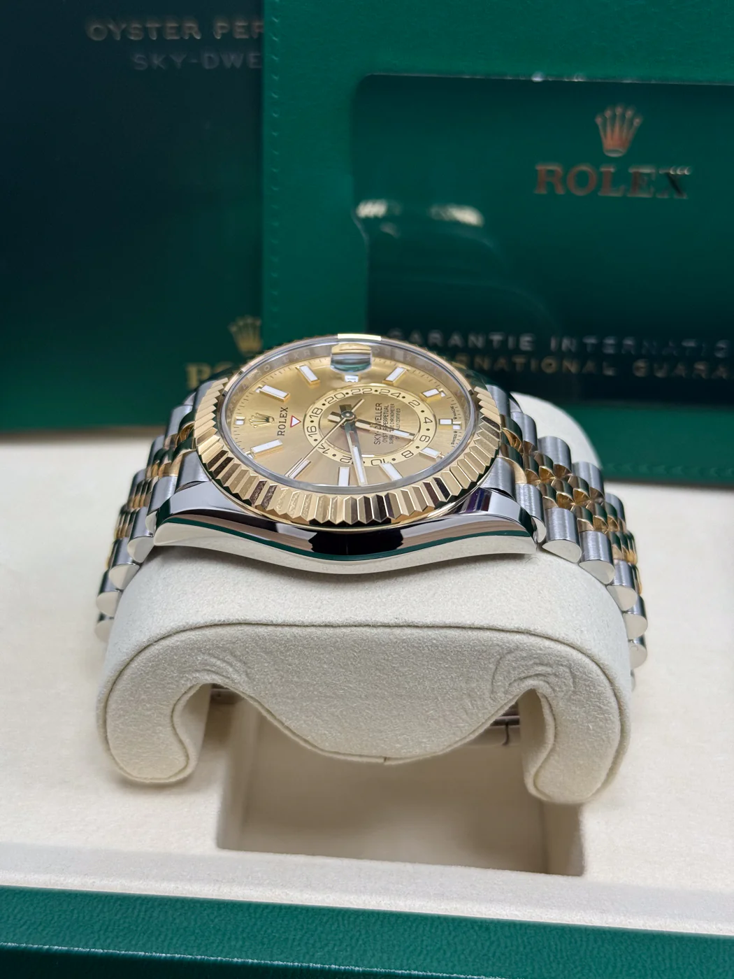Rolex Sky-Dweller 42mm Two-Tone Yellow Gold Champagne Dial Jubilee Bracelet 336933 – 2023 - Image 5