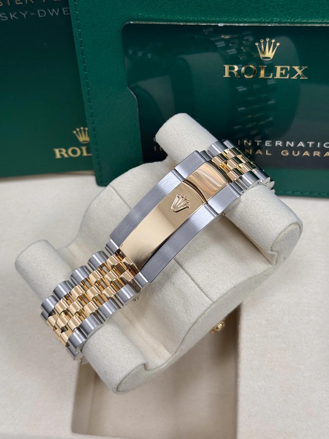 Rolex Sky-Dweller 42mm Two-Tone Yellow Gold Champagne Dial Jubilee Bracelet 336933 – 2023 - Image 6