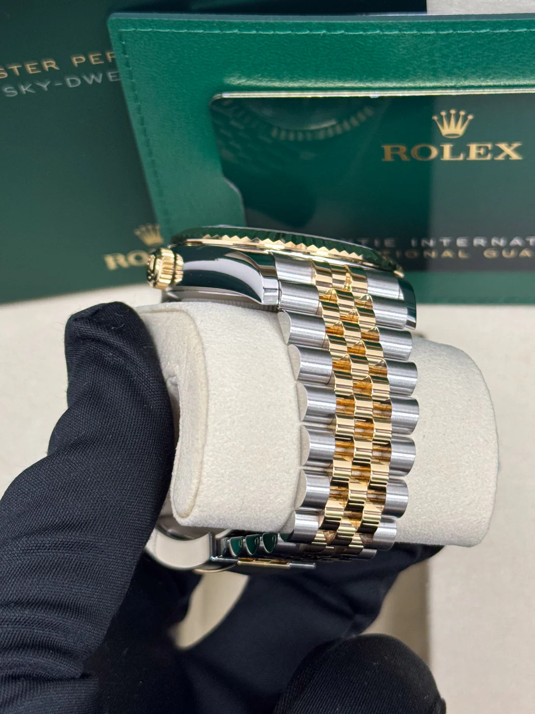 Rolex Sky-Dweller 42mm Two-Tone Yellow Gold Champagne Dial Jubilee Bracelet 336933 – 2023 - Image 7