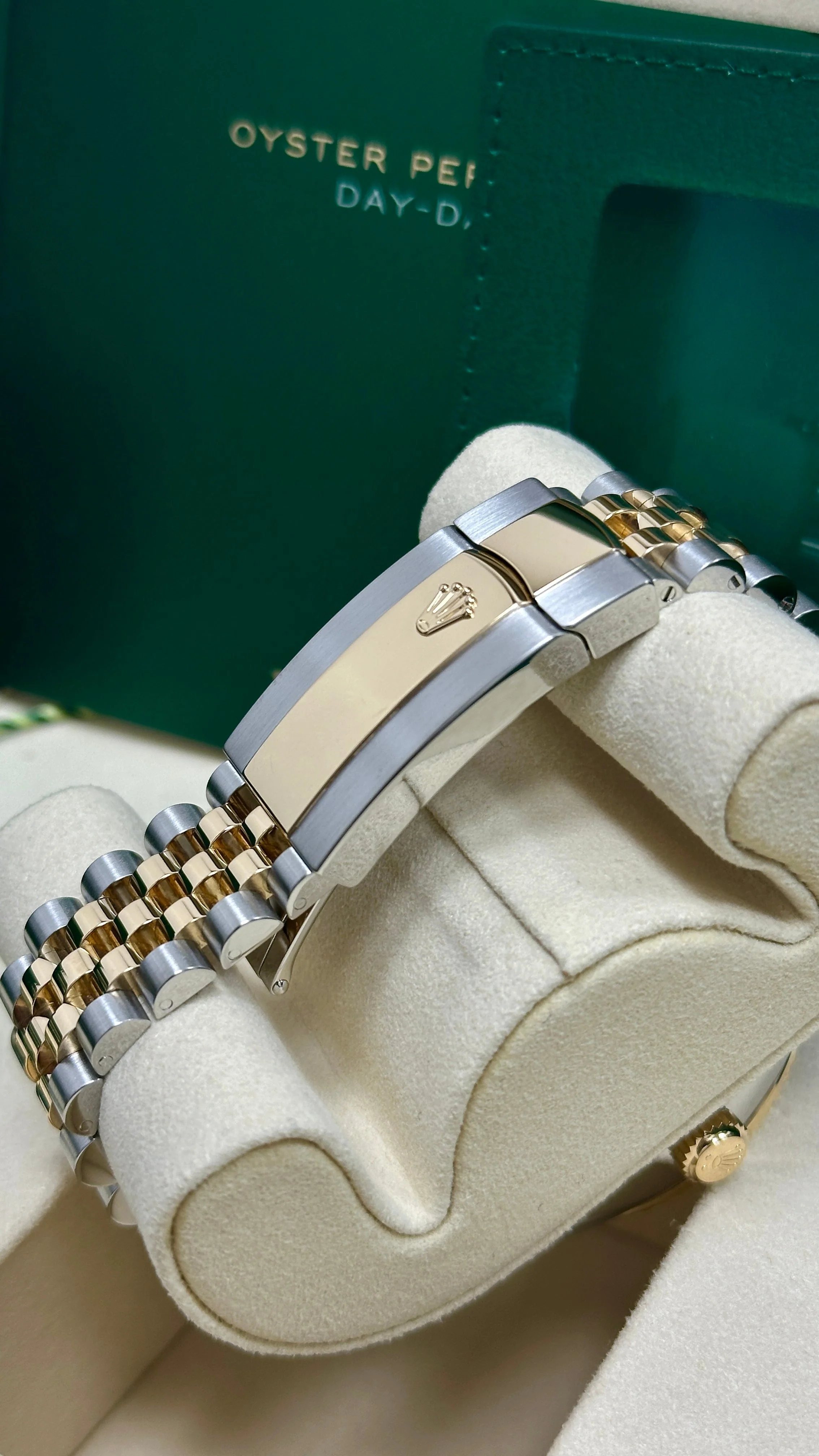 Rolex Sky-Dweller 42mm Two-Tone Yellow Gold White Dial Jubilee Bracelet 336933 – New 2025 - Image 4