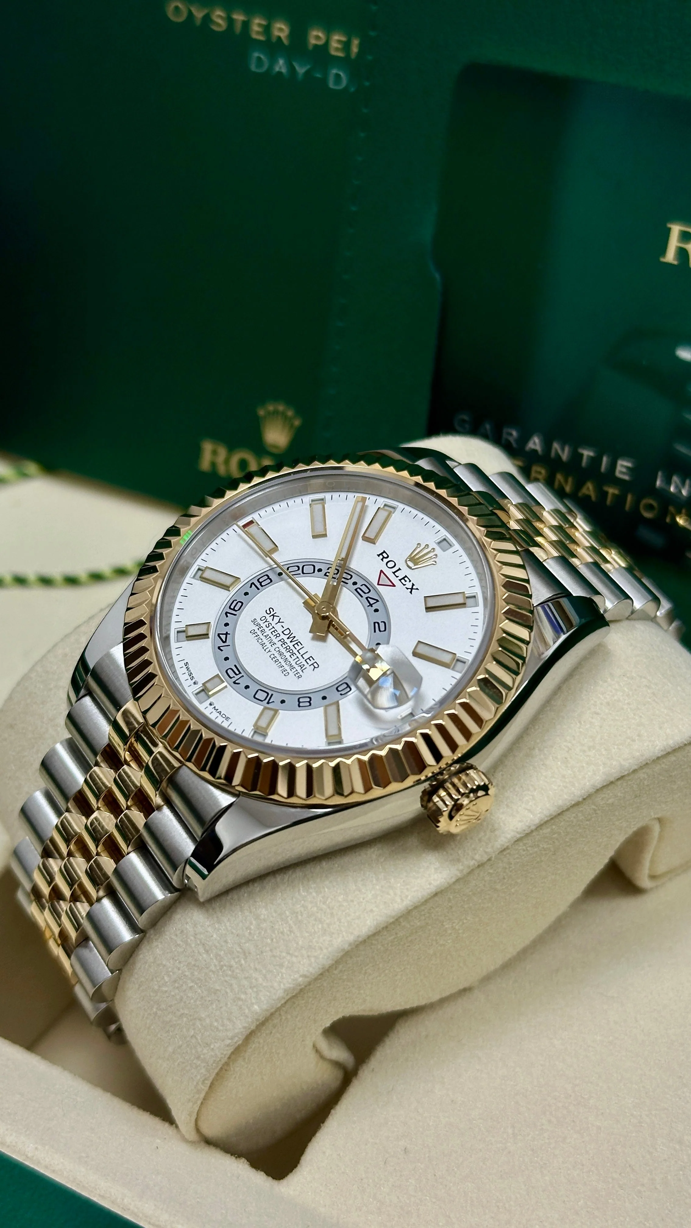 Rolex Sky-Dweller 42mm Two-Tone Yellow Gold White Dial Jubilee Bracelet 336933 – New 2025 - Image 5