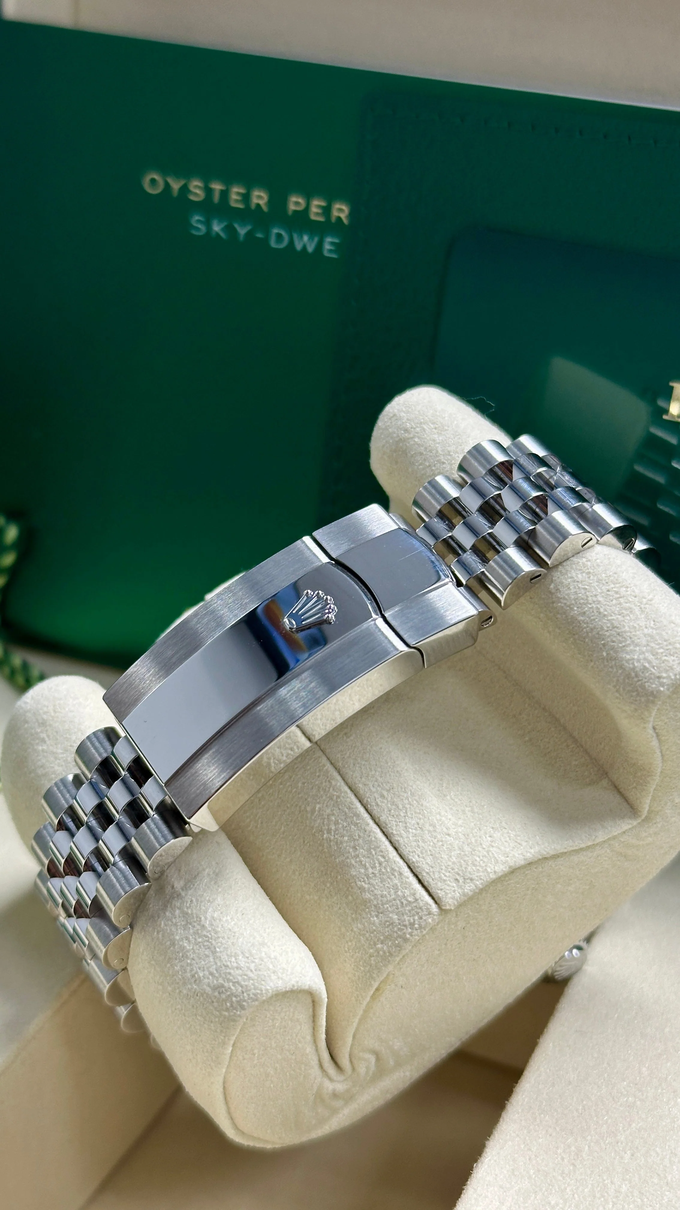 Rolex Sky-Dweller 42mm White Dial Jubilee Bracelet 336934 – New 2025 / 2026 - Image 4