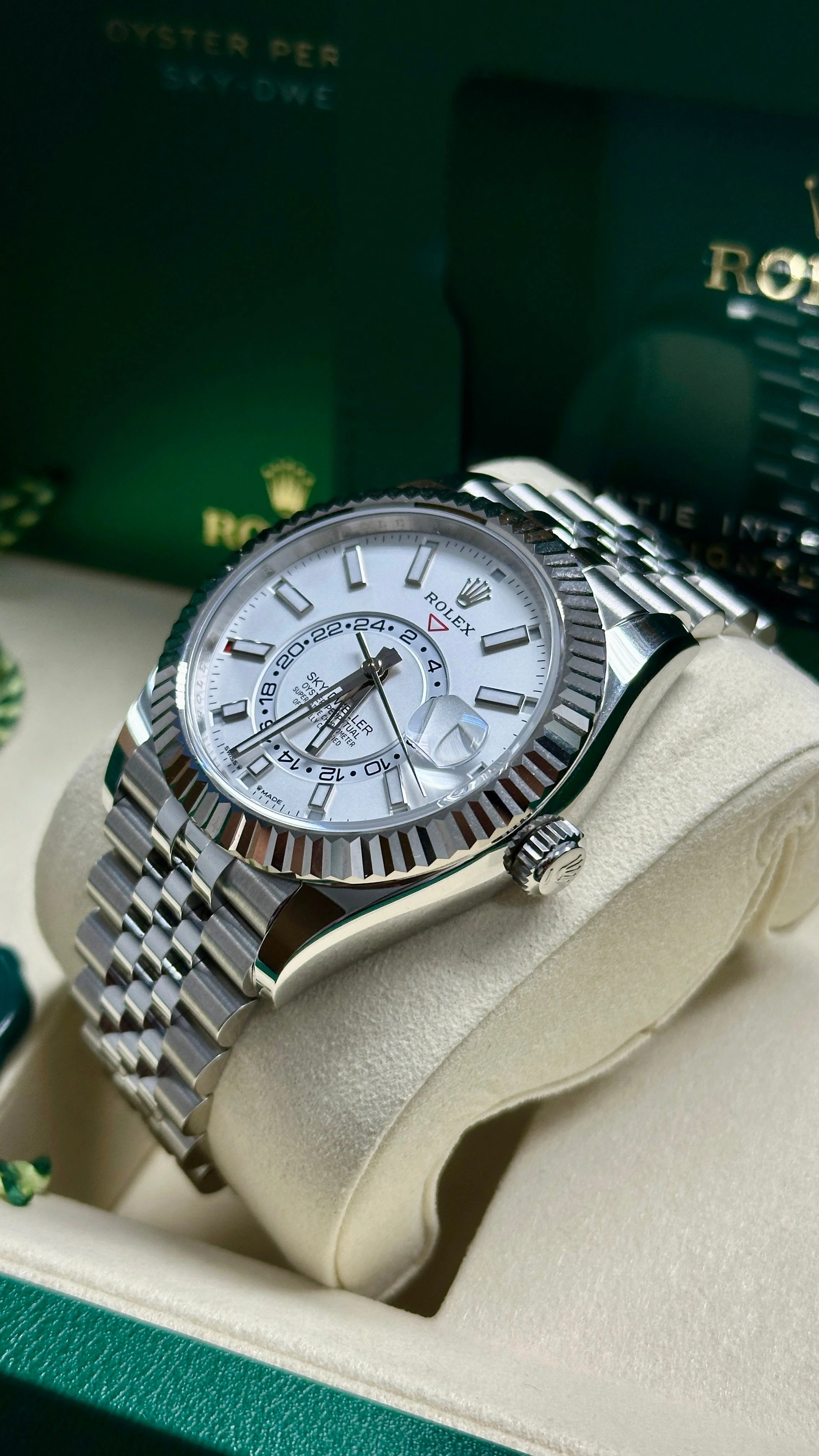 Rolex Sky-Dweller 42mm White Dial Jubilee Bracelet 336934 – New 2025 / 2026 - Image 5