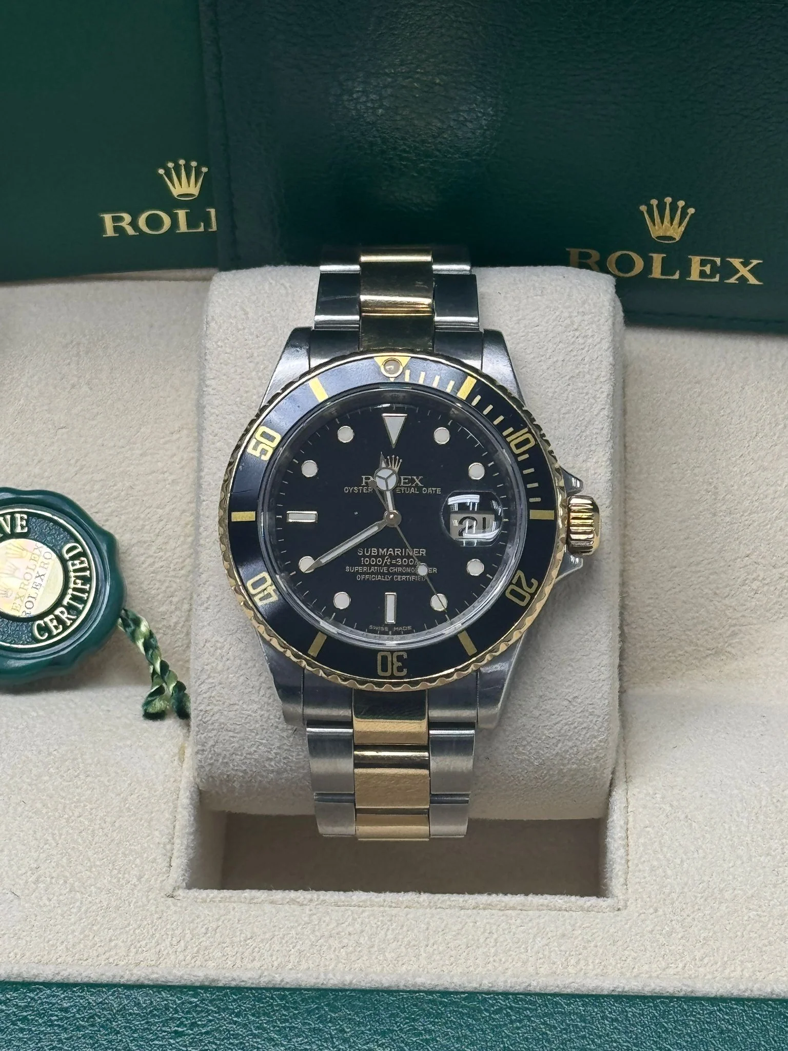 Rolex Submariner Date 40 mm Two-Tone Yellow Gold Black Dial – 16613 – with Card - Image 3